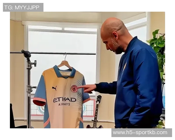 曼城推出马年特别球衣设计米色主调融入中国水墨艺术元素